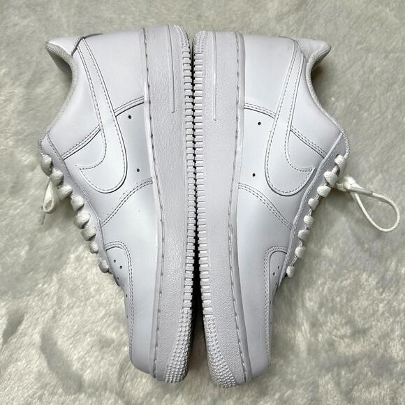 Nike Air Force 1 Low 07 Triple White Leather Sneakers Mens 8 - Picture 3 of 9